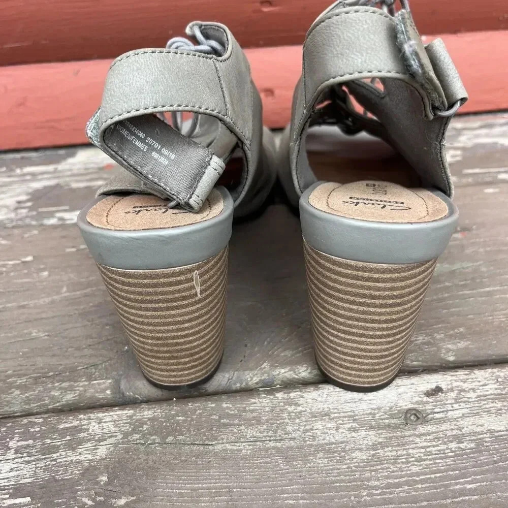 Clarks size 8.5 Collection Sandals heels comfort Leather Cutout Grey women's - Picture 3 of 7